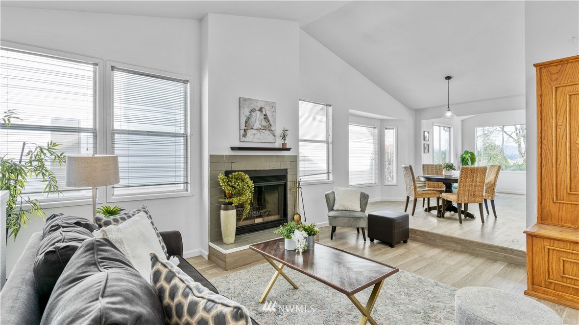 2234 Southeast 8th Place Renton, WA 98057 - Photo 3 of 36