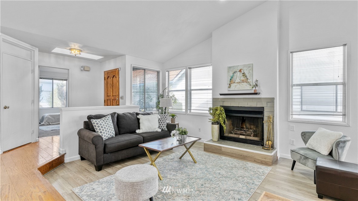 2234 Southeast 8th Place Renton, WA 98057 - Photo 4 of 36
