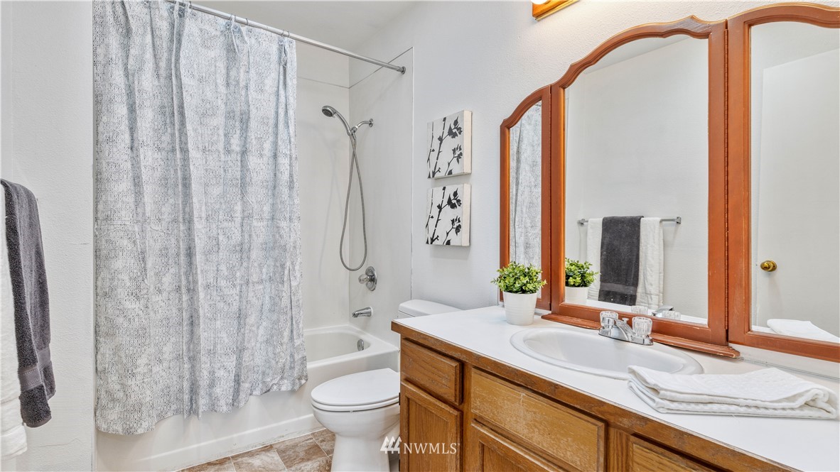 2234 Southeast 8th Place Renton, WA 98057 - Photo 6 of 36