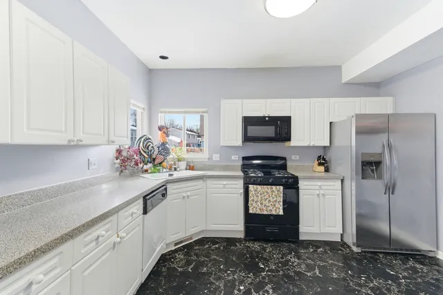 $330,000 | 3805 Parkway Lane, Zion, IL 60099