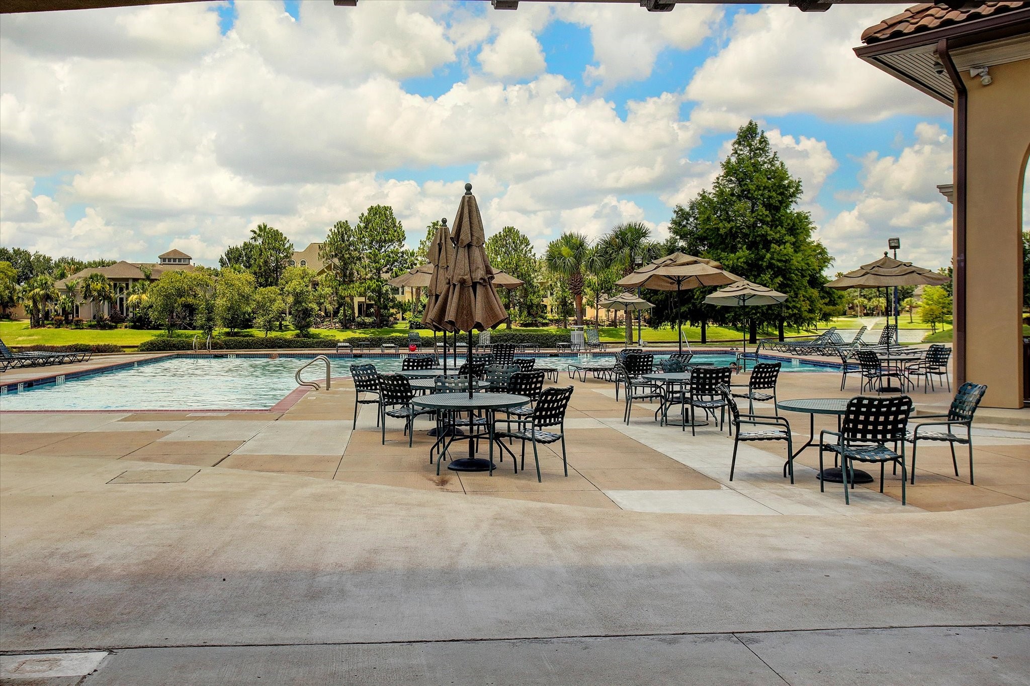 5306 Summerland Ridge Court Houston, TX 77041 - Photo 31 of 33 an outdoor space with furniture and garden view