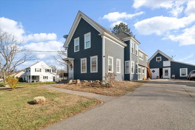 $1,900 | 93 Carleton Street, Unit 2, Haverhill, MA 01832