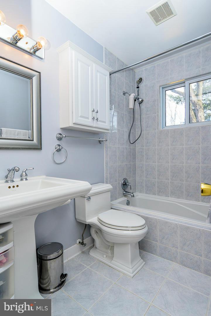 6809 Sydenstricker Road Springfield, VA 22152 - Photo 22 of 30 Bath