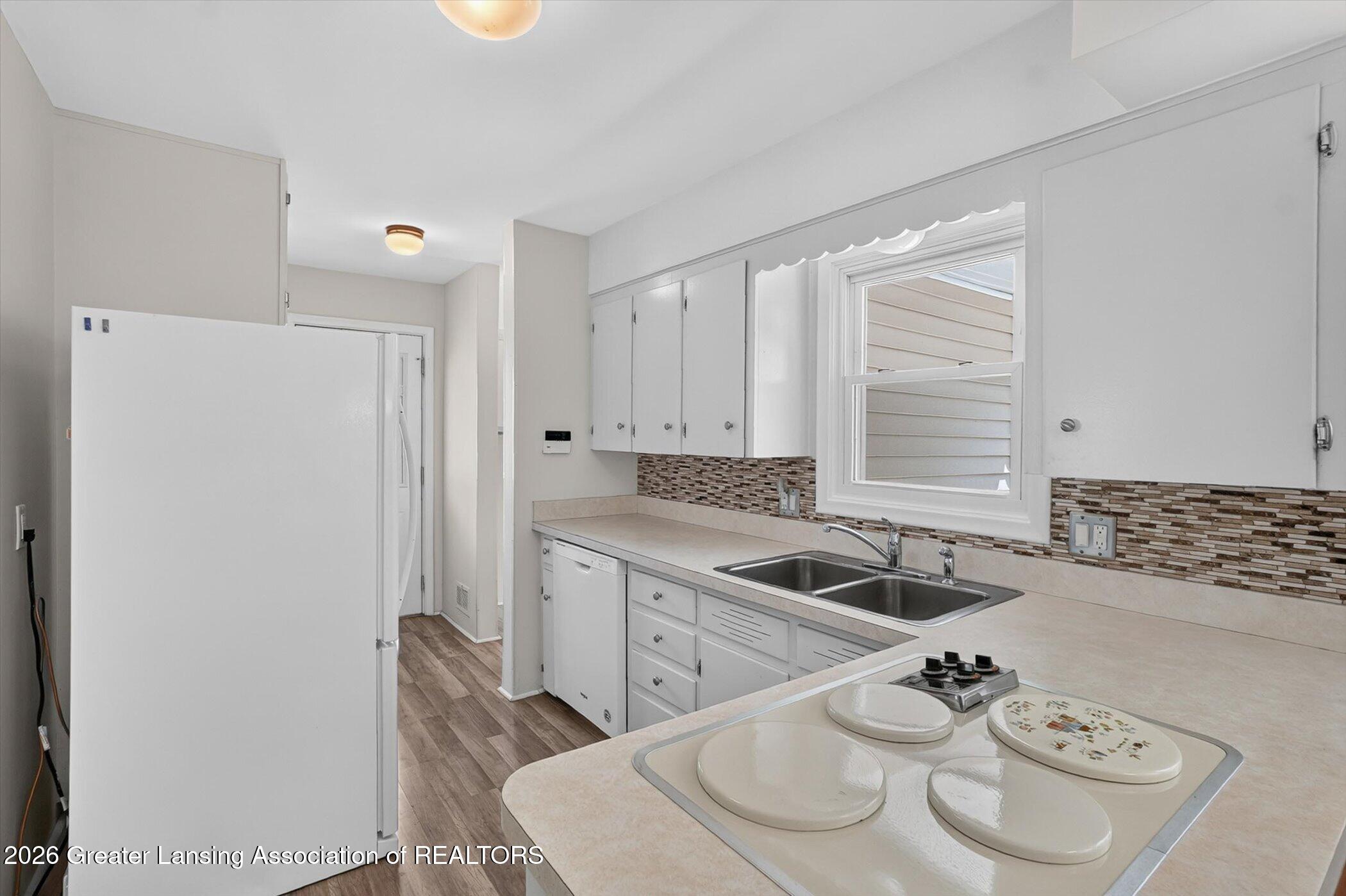 2106 Byrnes Road Lansing, MI 48906 - Photo 6 of 51 17-2106-Byrnes-Rd-WindowStill-Photograph