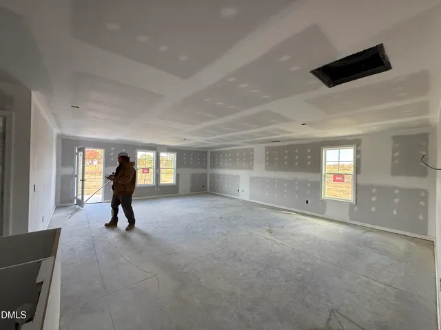 $309,950 | 31 East Emily Gardens Drive, Selma, NC 27576