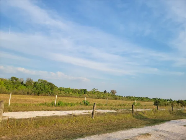 $1,300 | 1585 Farm To Market Road 686, Dayton, TX 77535