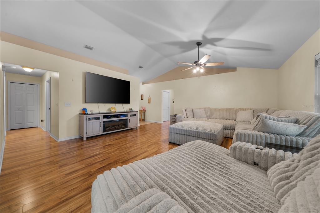 19261 Northwest 230th Street High Springs, FL 32643 - Photo 8 of 63
