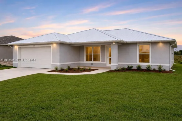 $2,100 | 634 Royce Road, LaBelle, FL 33935