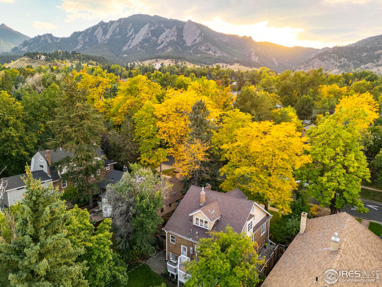 830 15th Street Boulder, CO 80302 - Photo 4 of 40 a view of a city with mountain