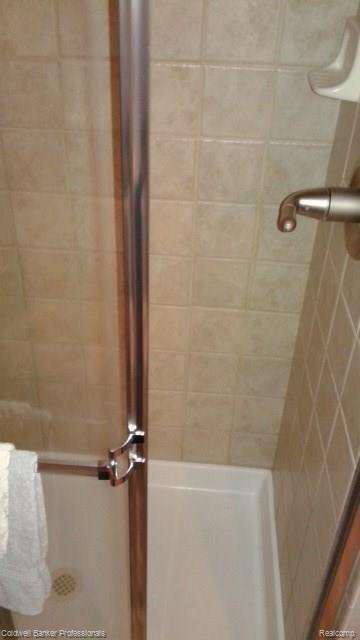 3699 Oakmonte Boulevard Rochester, MI 48306 - Photo 22 of 31 MASTER BATHROOM SHOWER
