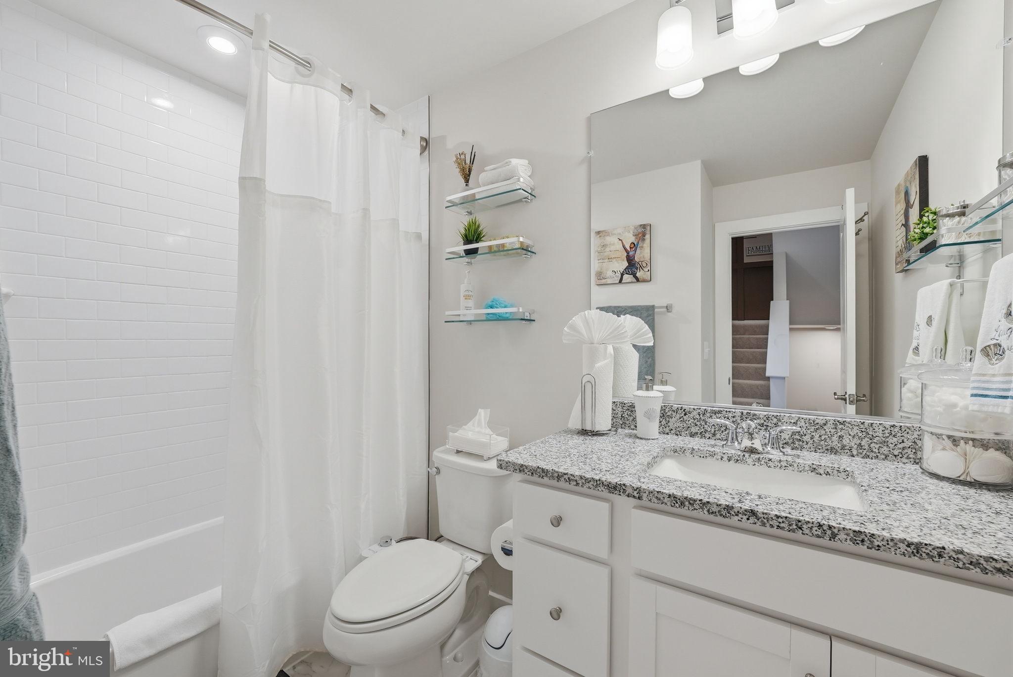 18359 Moss Garden Road Dumfries, VA 22026 - Photo 24 of 59 Full bathroom