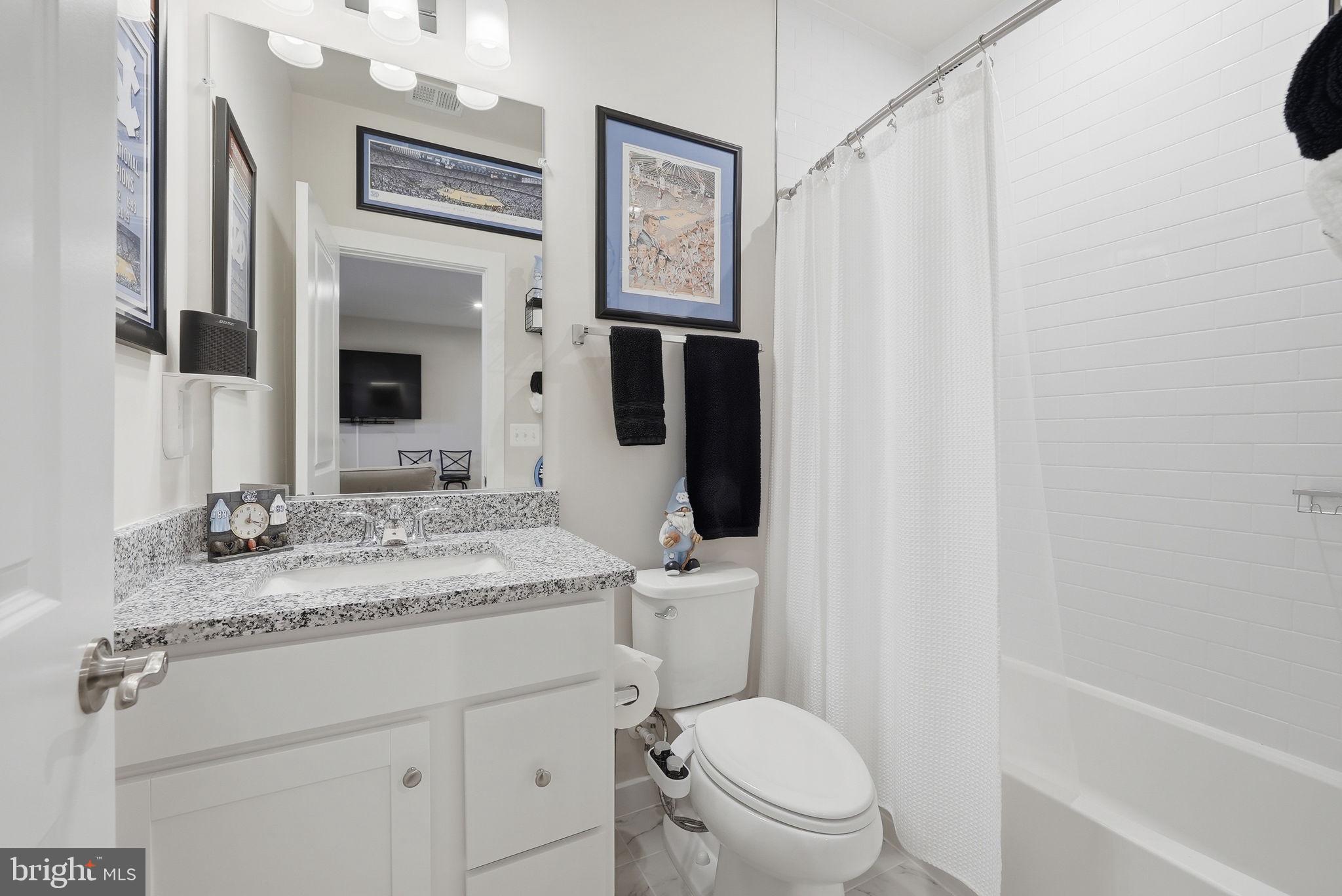 18359 Moss Garden Road Dumfries, VA 22026 - Photo 4 of 59 Full Bathroom