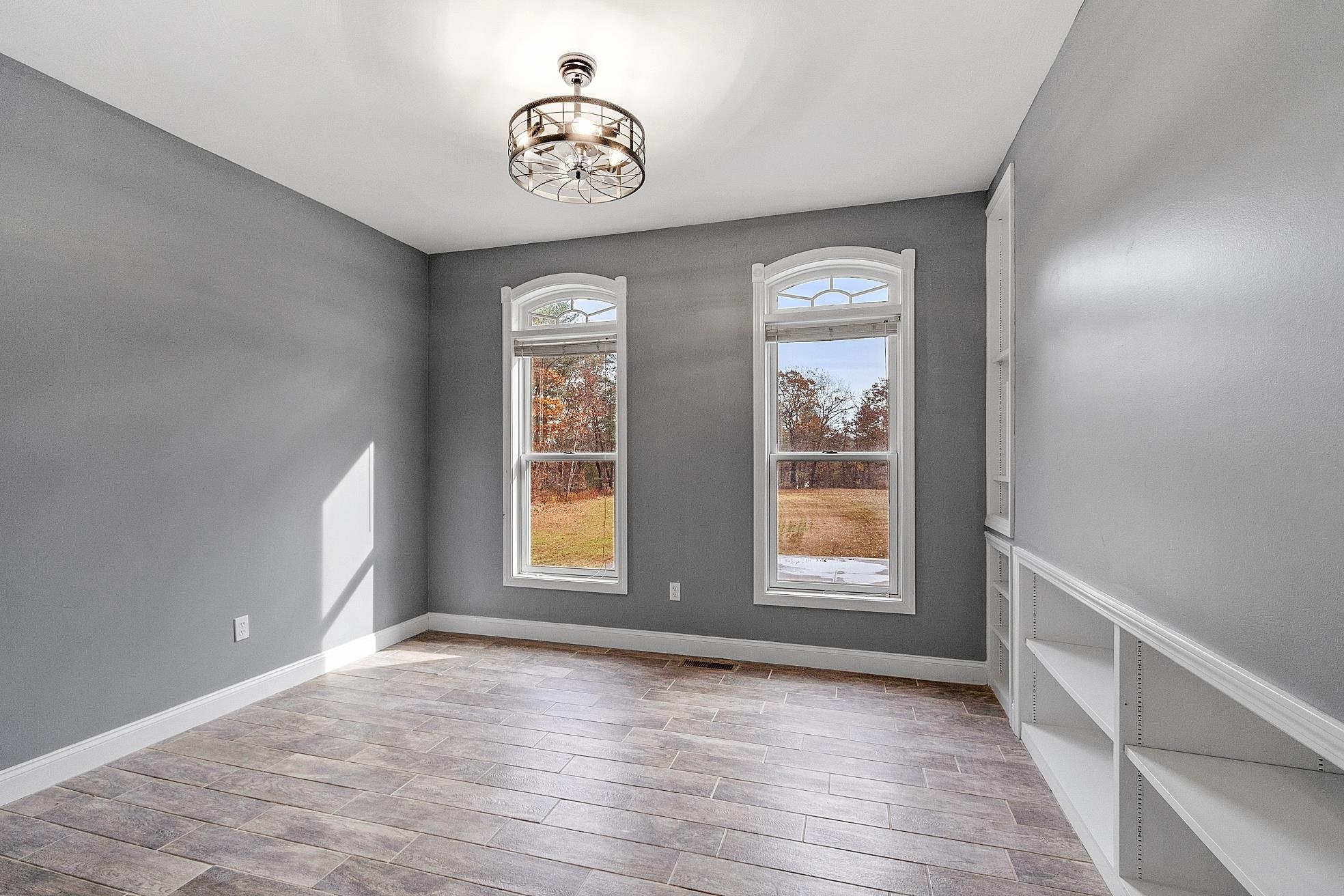 57 Windsor Boulevard Londonderry, NH 03053 - Photo 9 of 59