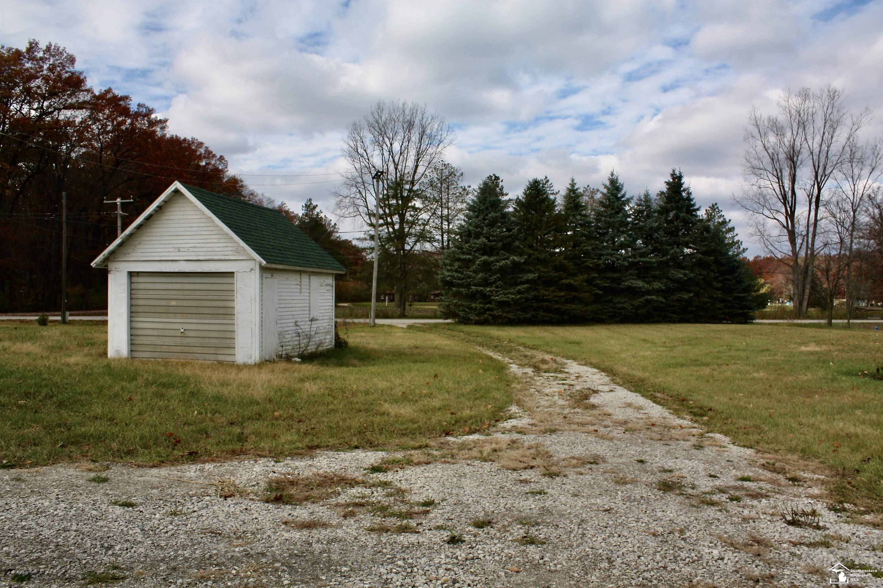 1915 Irish Road Dundee, MI 48131 - Photo 28 of 29