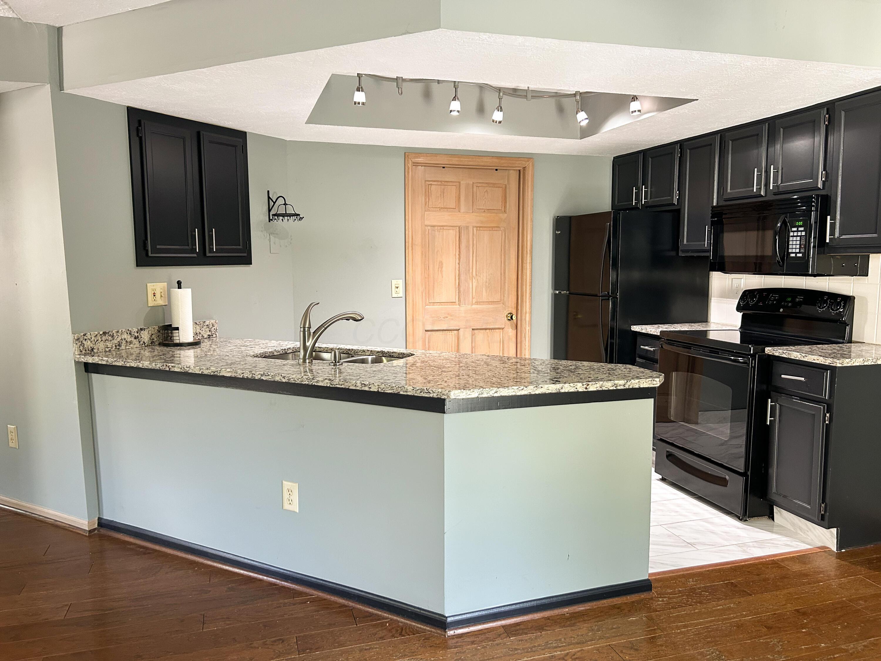 424 Hidden Ravines Drive Powell, OH 43065 - Photo 21 of 26 Kitchen