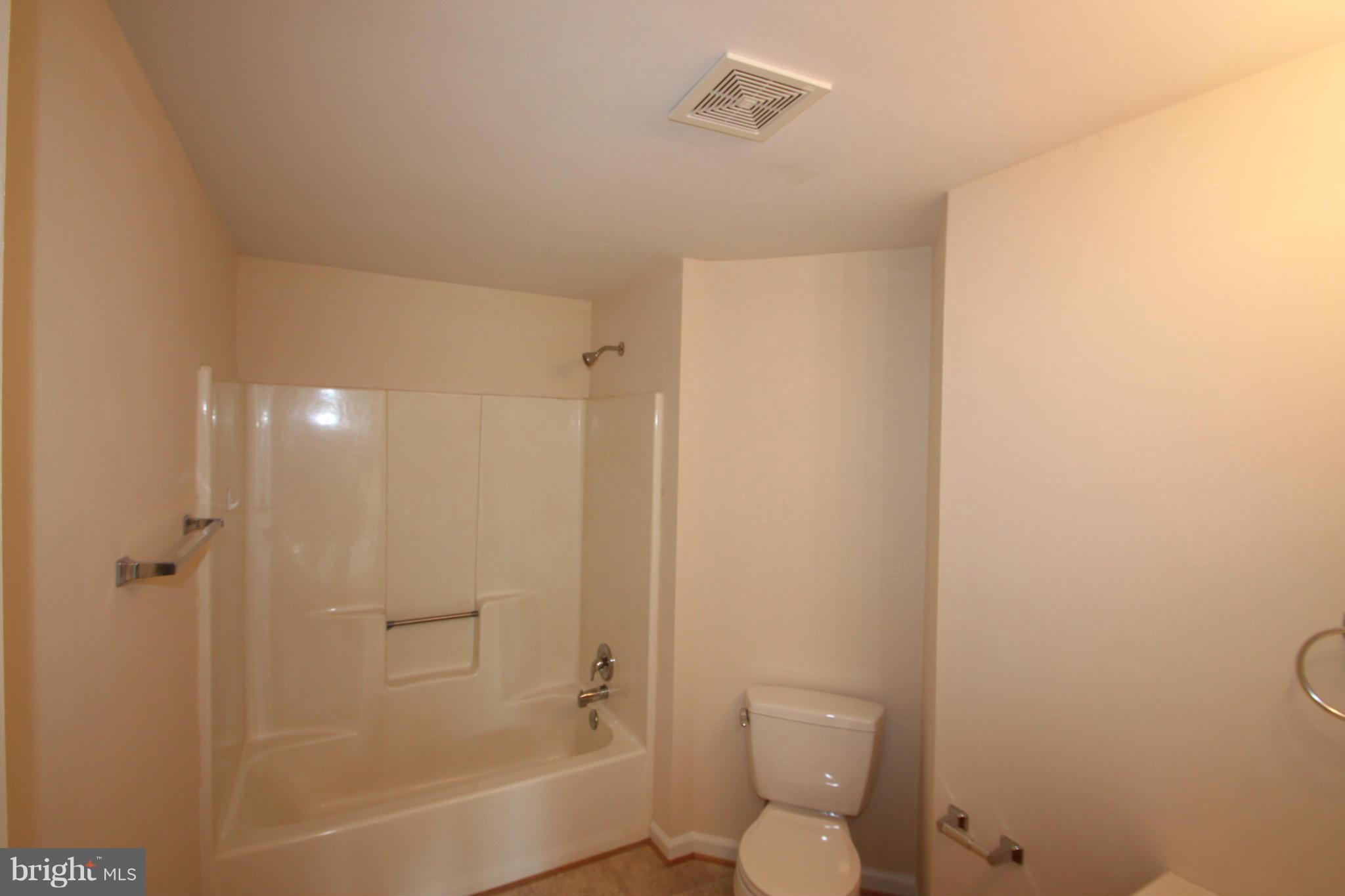 61 Richmond Road Castleton, VA 22716 - Photo 15 of 19 Hall Bath