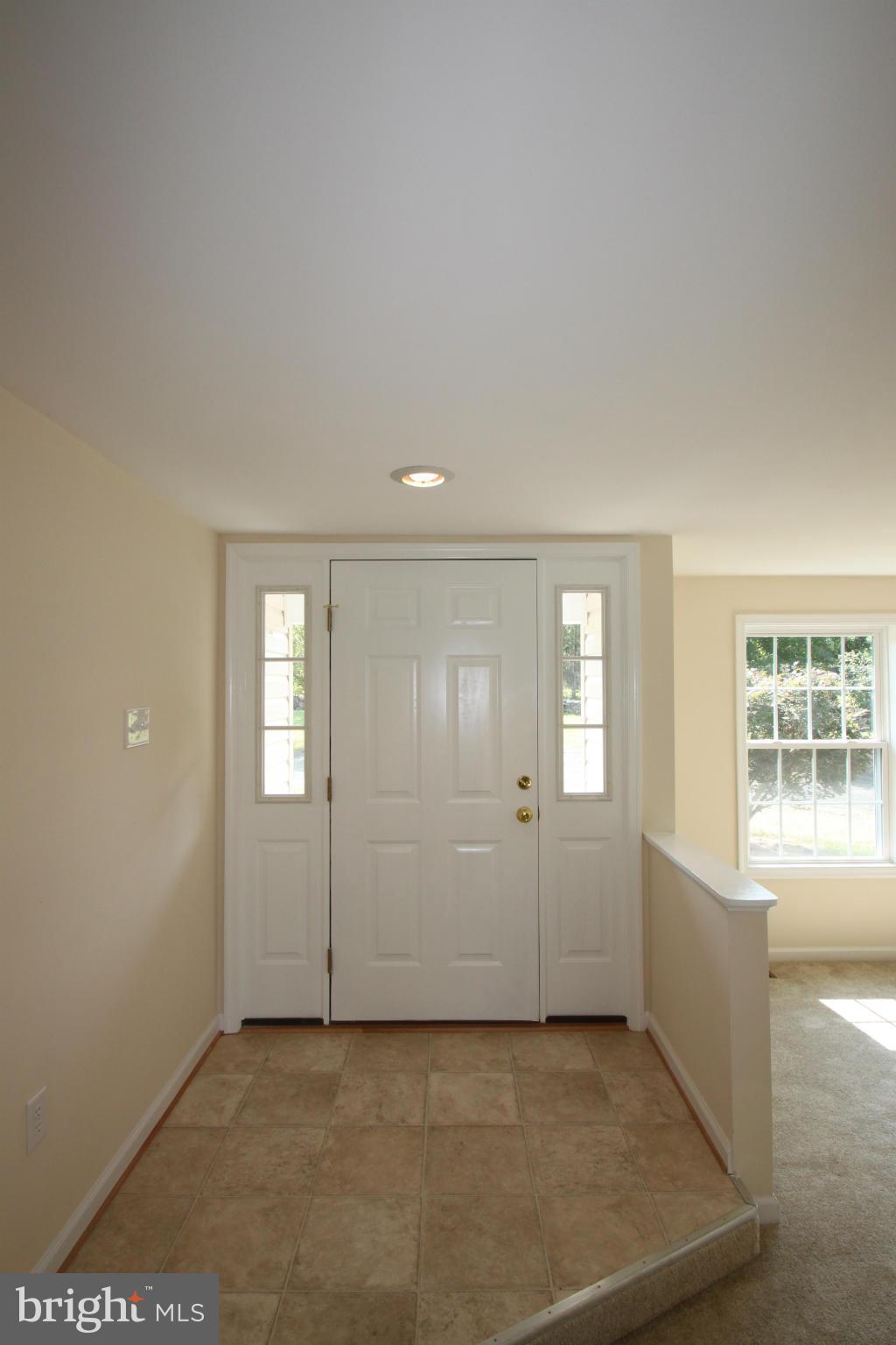 61 Richmond Road Castleton, VA 22716 - Photo 3 of 19 Foyer