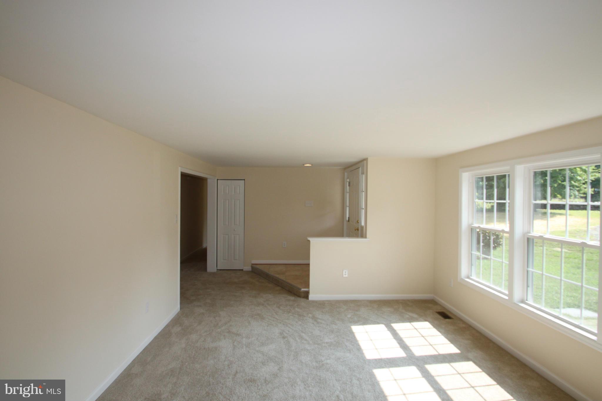 61 Richmond Road Castleton, VA 22716 - Photo 5 of 19 Living Room