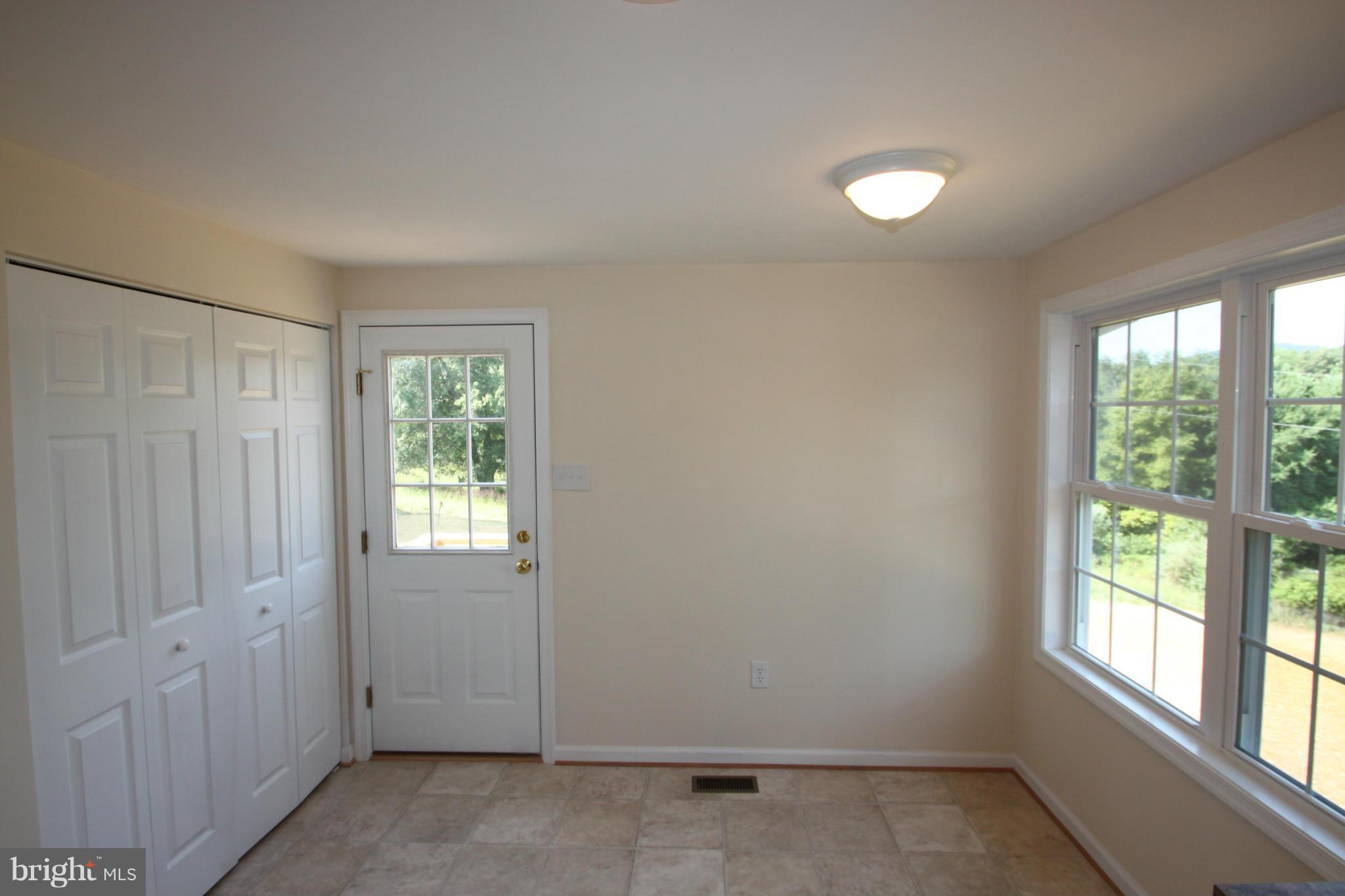 61 Richmond Road Castleton, VA 22716 - Photo 8 of 19 Kitchen