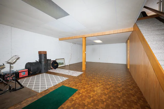 a view of livingroom with furniture