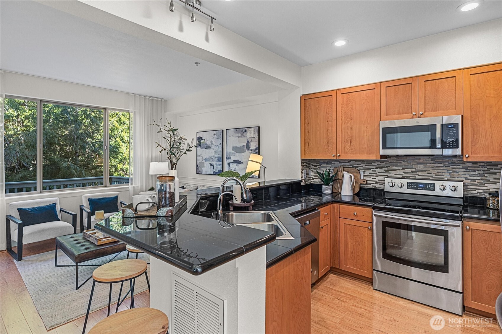 2104 Northwest Boulder Way Drive Issaquah, WA 98027 - Photo 13 of 33 Gallery Image 13