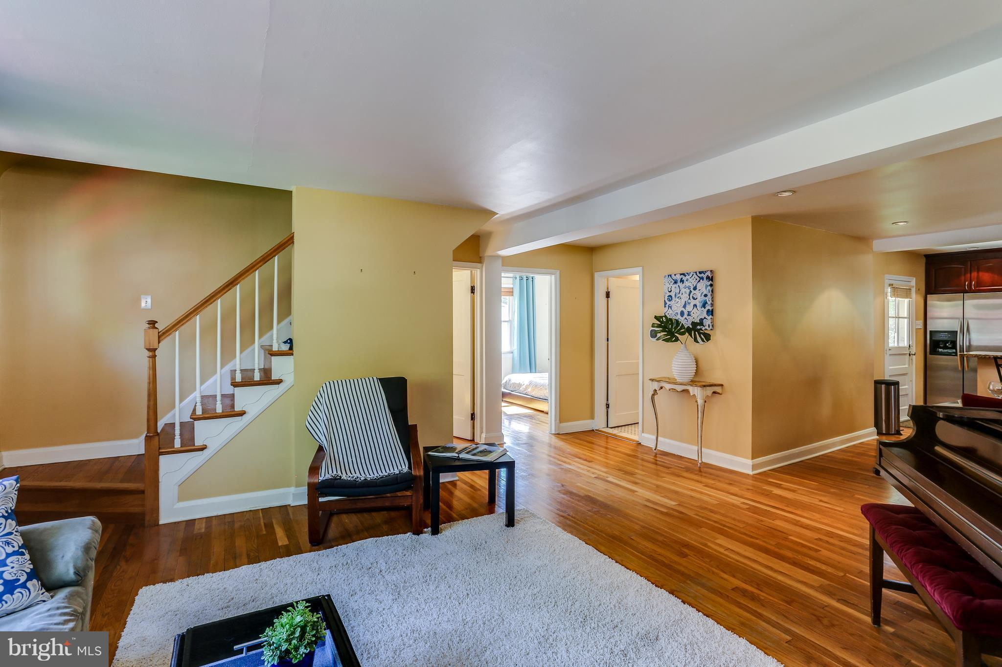 505 Holden Road Baltimore, MD 21286 - Photo 5 of 30 Living Room