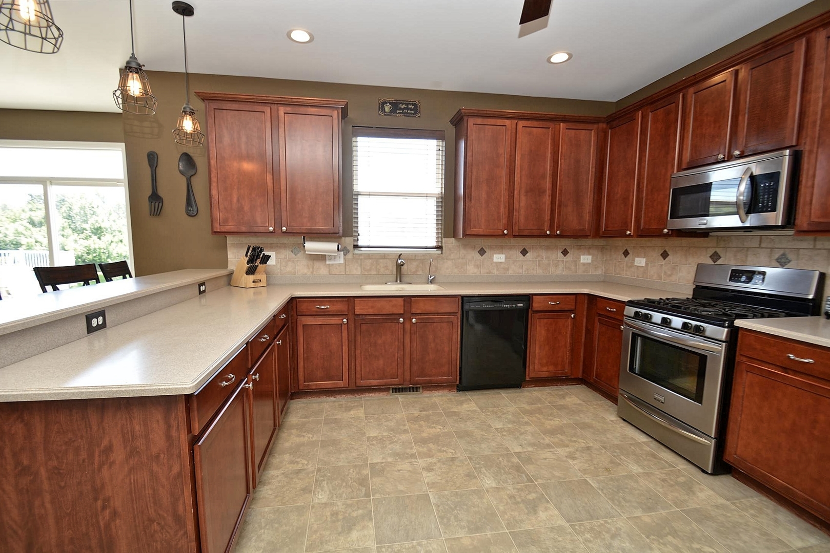 25440 Spring Street Manhattan, IL 60442 - Photo 8 of 34