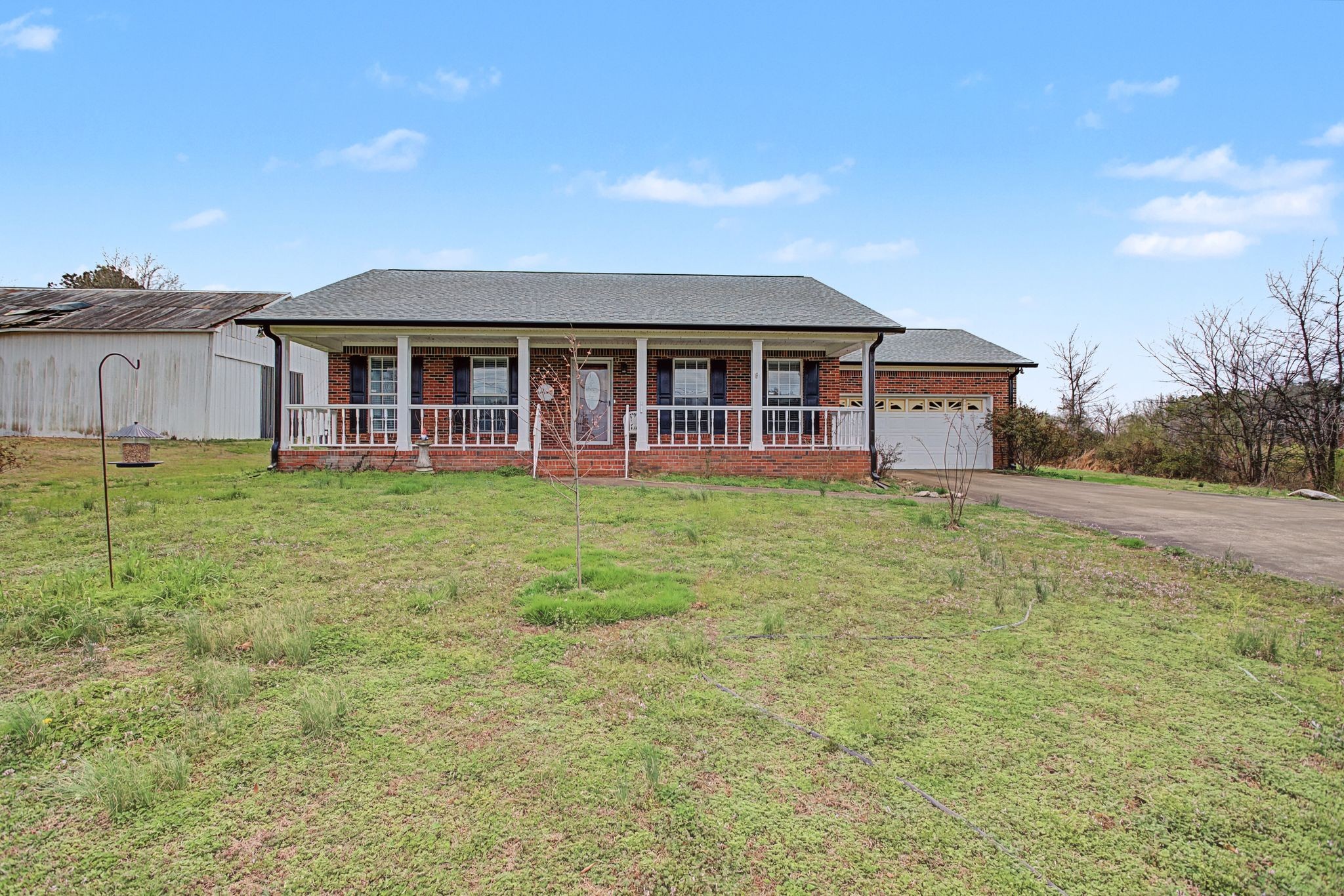 528 West Point Road Lawrenceburg, TN 38464 - Photo 2 of 33