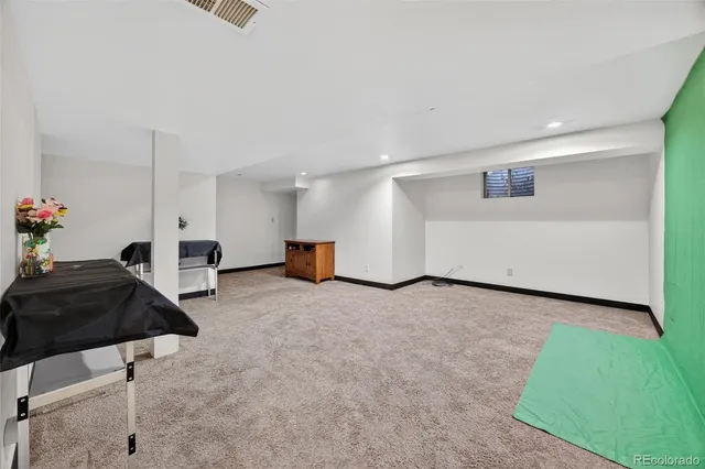 a view of livingroom with furniture