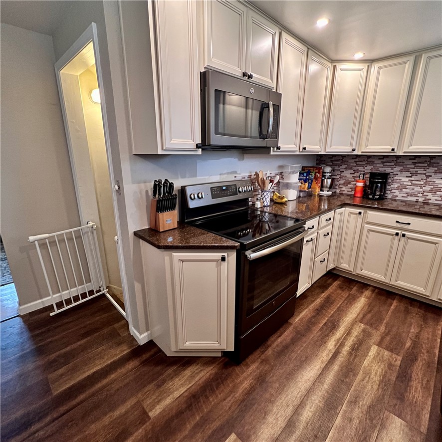 4253 Nevada Road Springfield, OH 45503 - Photo 5 of 28