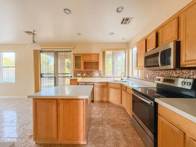 $2,695 | 6874 West Blackhawk Drive, Glendale, AZ 85308