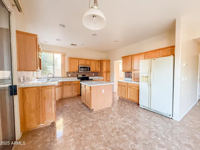 $2,695 | 6874 West Blackhawk Drive, Glendale, AZ 85308