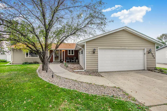 $277,800 | 2721 12th Avenue Northwest, Willmar, MN 56201