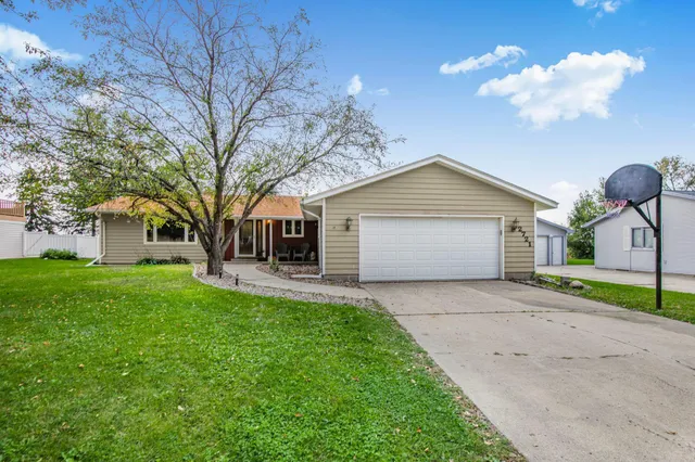 $277,800 | 2721 12th Avenue Northwest, Willmar, MN 56201