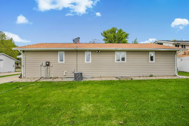 $277,800 | 2721 12th Avenue Northwest, Willmar, MN 56201