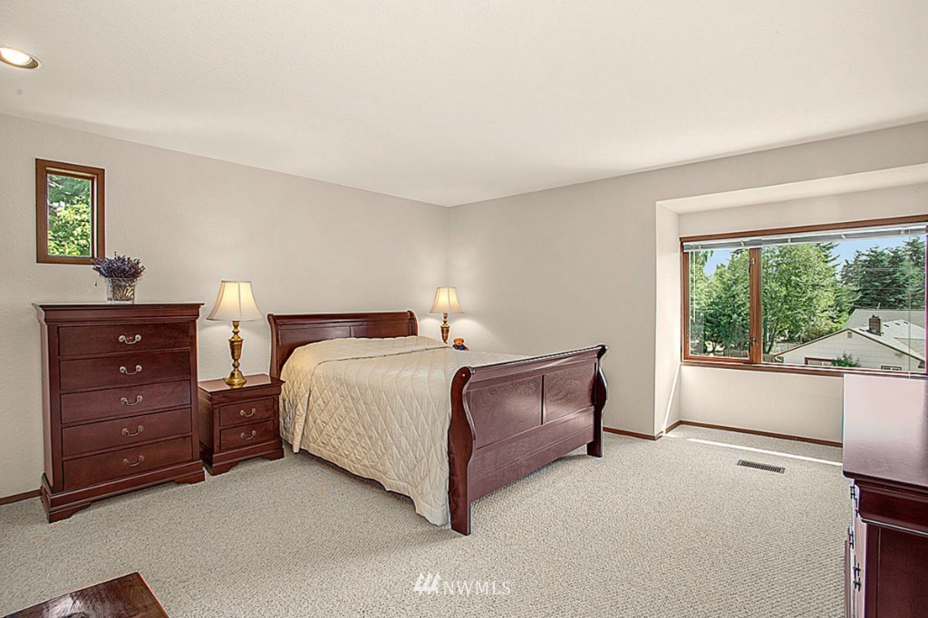 21906 84th Avenue West Edmonds, WA 98026 - Photo 12 of 25 Gallery Image 12