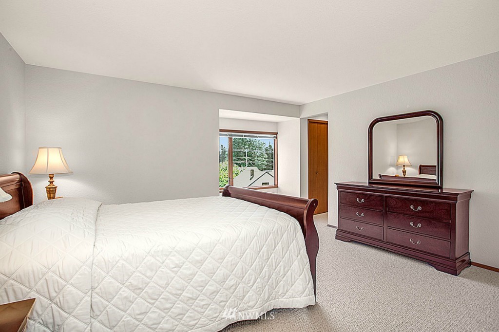 21906 84th Avenue West Edmonds, WA 98026 - Photo 13 of 25 Gallery Image 13