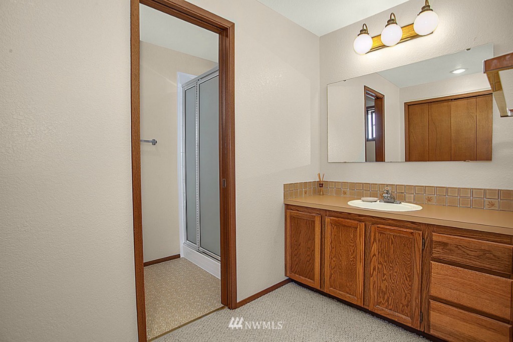 21906 84th Avenue West Edmonds, WA 98026 - Photo 14 of 25 Gallery Image 14