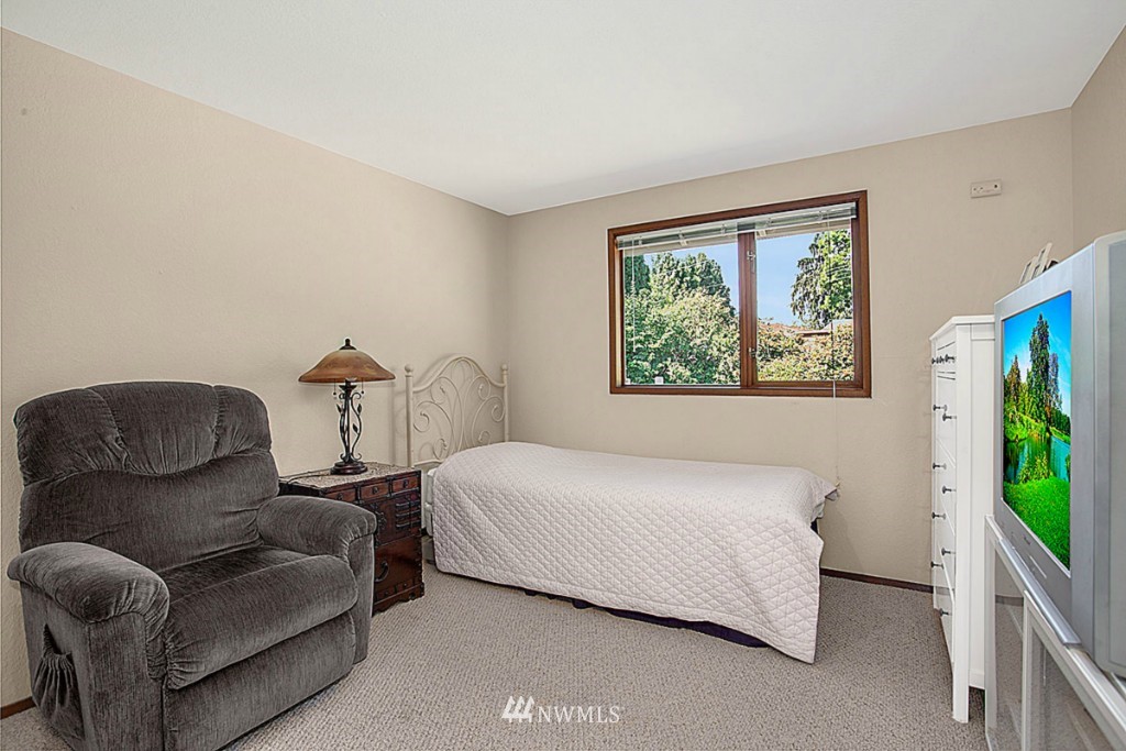 21906 84th Avenue West Edmonds, WA 98026 - Photo 16 of 25 Gallery Image 16