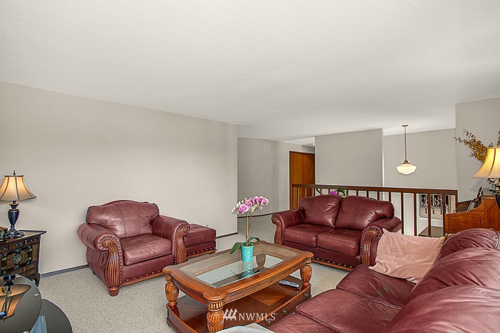 21906 84th Avenue West Edmonds, WA 98026 - Photo 5 of 25 Gallery Image 5