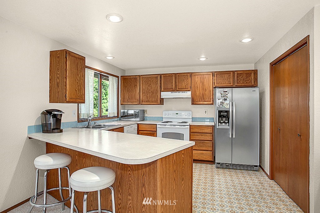 21906 84th Avenue West Edmonds, WA 98026 - Photo 8 of 25 Gallery Image 8