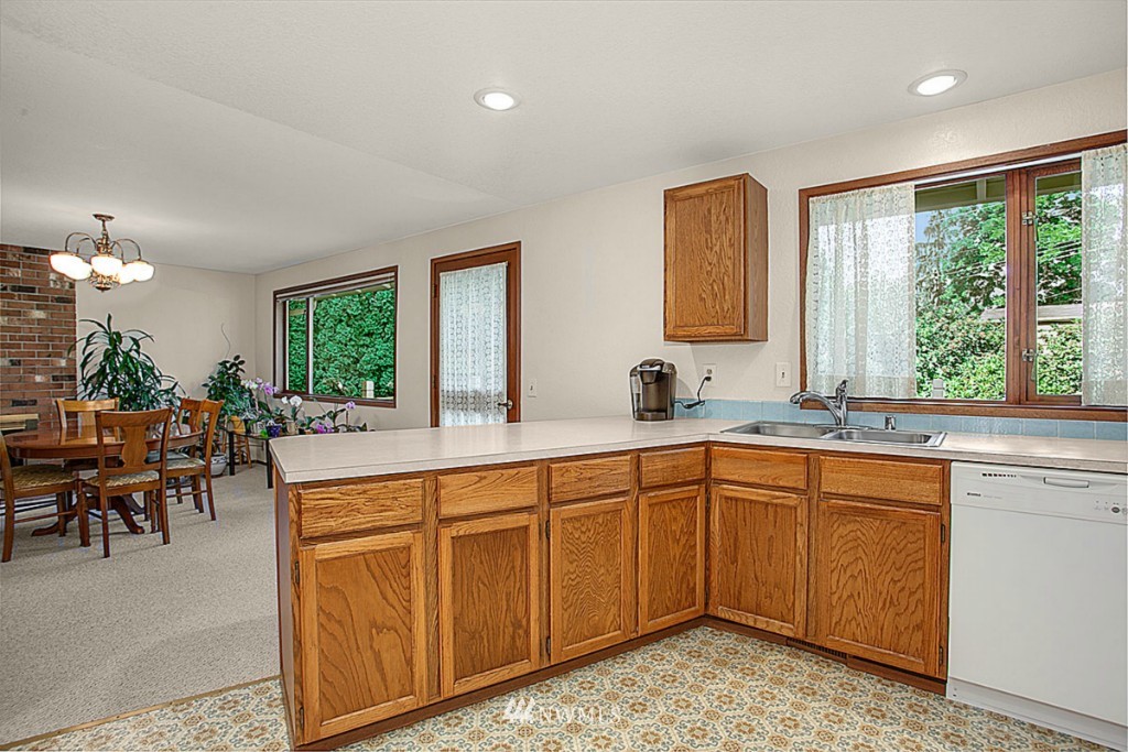 21906 84th Avenue West Edmonds, WA 98026 - Photo 9 of 25 Gallery Image 9