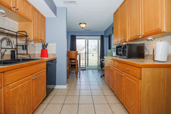 $159,900 | 601 North Main Street, Unit 4N, Normal, IL 61761