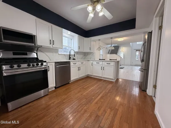 $2,300 | 27 McElwain Avenue, Unit 2, Cohoes, NY 12047