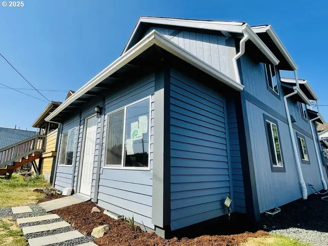 $324,888 | 951 South 2nd Street, Coos Bay, OR 97420