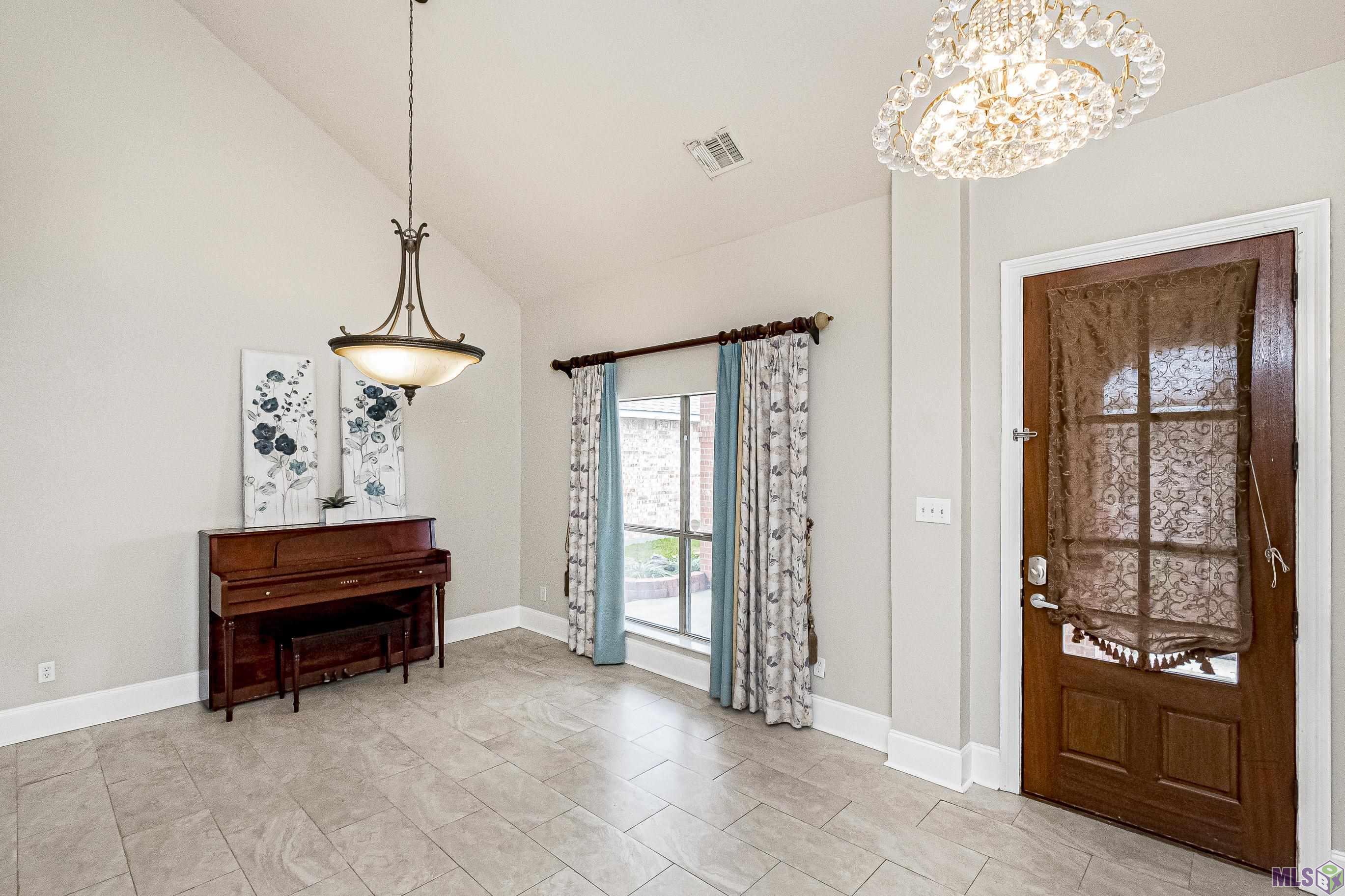 1954 Wildlife Drive Baton Rouge, LA 70816 - Photo 5 of 24