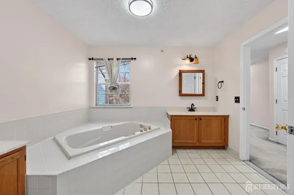 $2,700 | 22 Guisborough Way, Edison, NJ 08820