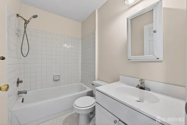 $2,700 | 22 Guisborough Way, Edison, NJ 08820