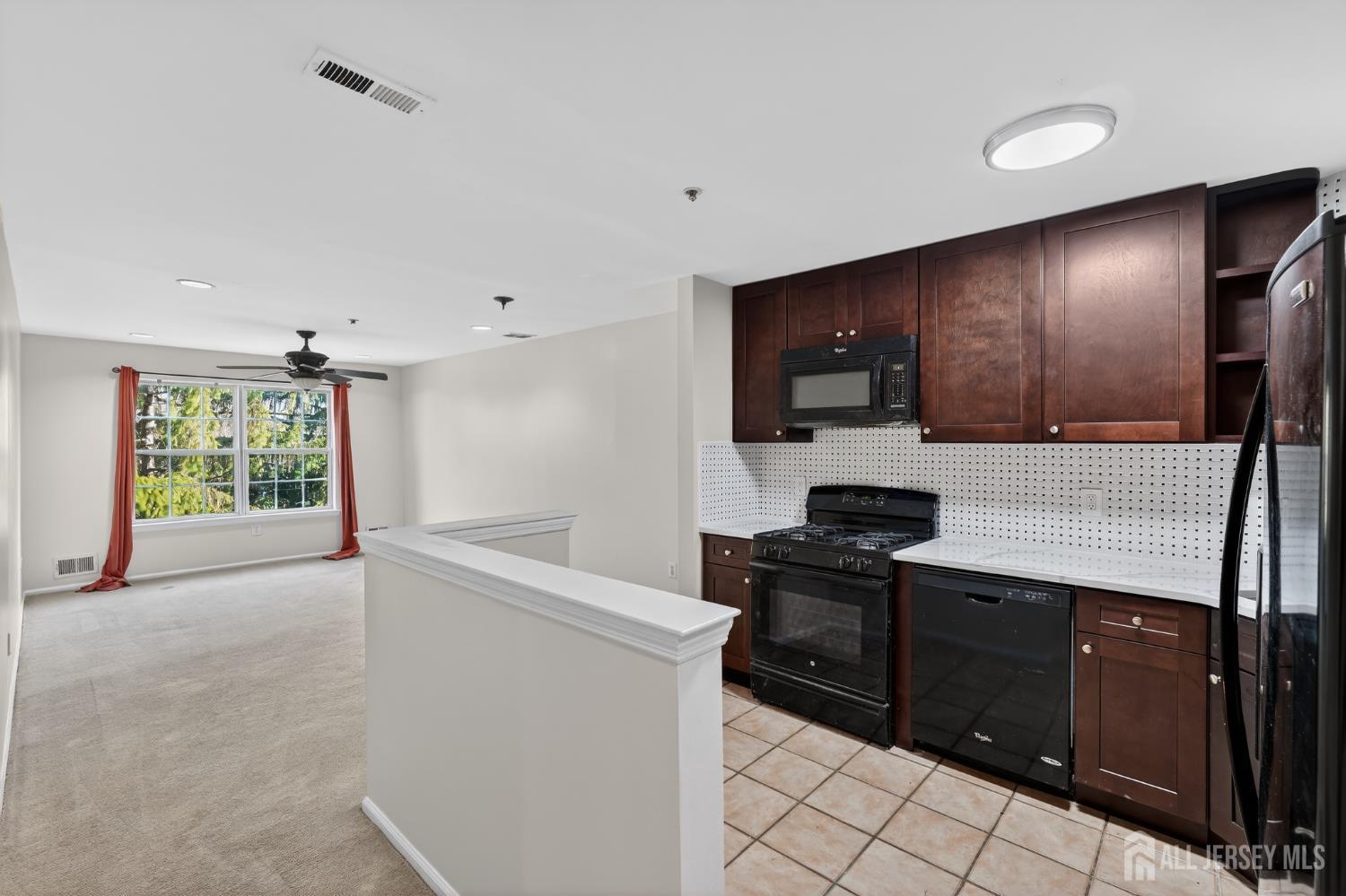 22 Guisborough Way Edison, NJ 08820 - Photo 4 of 22