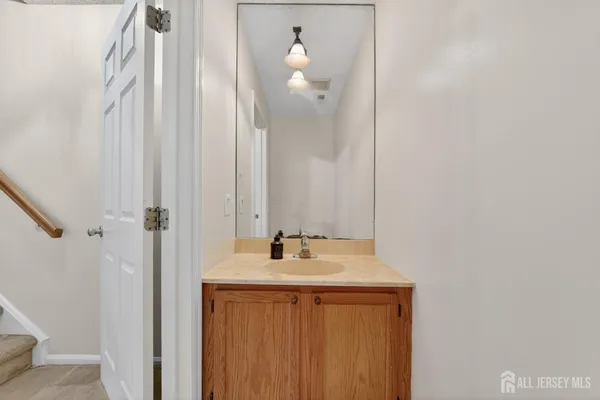 $2,700 | 22 Guisborough Way, Edison, NJ 08820